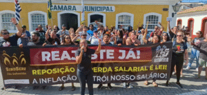 Servidores de São Sebastião mantêm paralisação e aprovam greve geral para junho