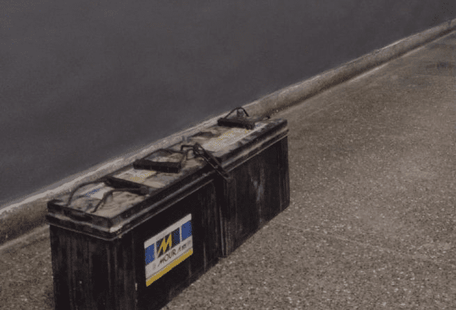 Baterias furtadas de caminhão são recuperadas pela Polícia Municipal em São Sebastião; caso ocorreu no bairro Topolândia.