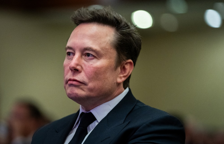 As empresas xAI e X, de Elon Musk, entraram com uma ampla ação nesta segunda-feira (25) contra a Apple e a OpenAI, alegando que as gigantes da tec