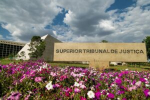 STJ: ex-deputado vai ter que pagar R$ 40 mil a “funcionário fantasma”