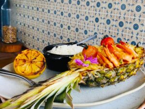 Chefs usam criatividade para preparar pratos fantásticos no 30º Festival do Camarão de Ilhabela