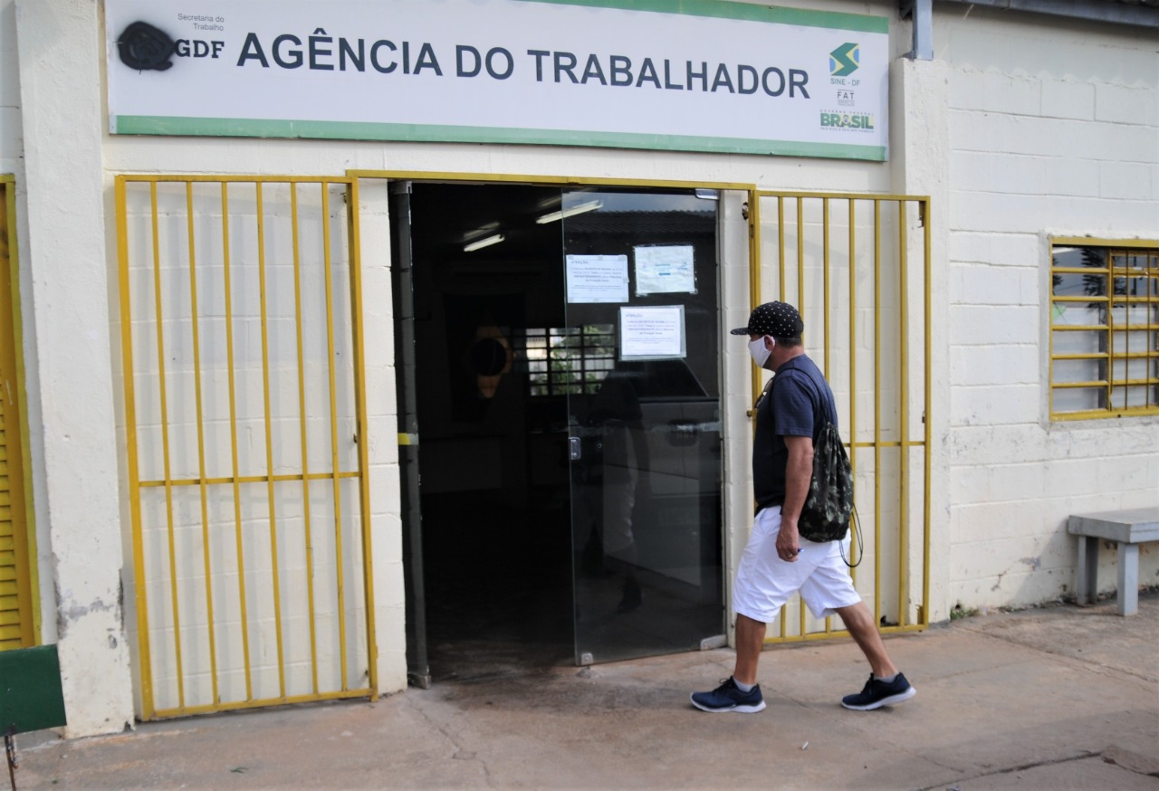 A taxa de desocupação do Distrito Federal no segundo semestre de 2025 ficou em 8,7%, sendo a terceira maior do país na comparação com a outras unidades da feder