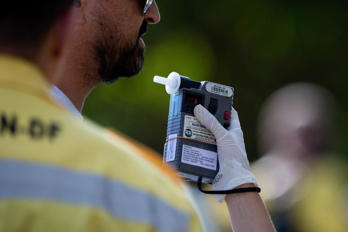 O Departamento de Trânsito do Distrito Federal (Detran-DF) anunciou a suspensão da carteira nacional de habilitação (CNH) de 724 motoristas nesta quarta-feira (