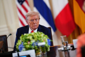 Trump considera apoio aéreo à Ucrânia viável como parte das garantias de segurança