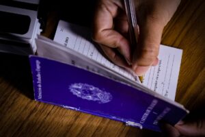 Caged: Brasil cria 129.775 mil empregos com carteira assinada em julho