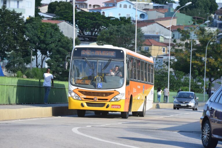 Anderson Farias (PSD) dá novo prazo e diz que licitação para operação dos ônibus elétricos será aberta em outubro