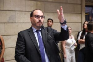 Comentário sobre Carlos Bolsonaro diz ter sido intimado pela Polícia Federal por prmcouto