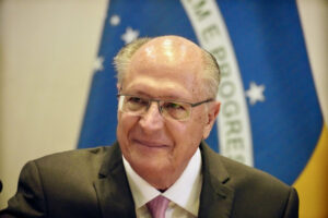 O vice-presidente e ministro do Desenvolvimento, Indústria, Comércio e Serviços (MDIC), Geraldo Alckmin, embarca nesta terça-feira (