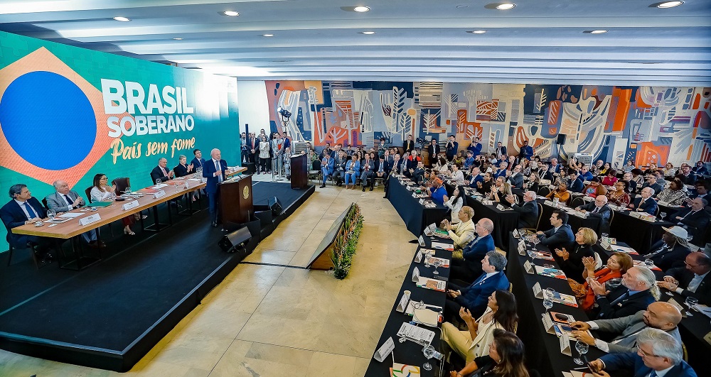 Lula ironiza críticas de Trump e sugere que presidente dos EUA use o PIX: ‘Coisa moderna’
Durante reunião do Conselh