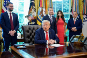 Donald Trump diz acreditar que guerra na Ucrânia será finalizada, mas aponta divergências nas negociações