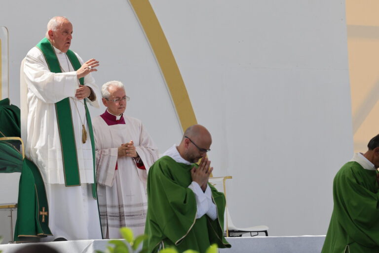 Estado Islâmico armou plano para matar papa Francisco em 2024, revela jornal italiano