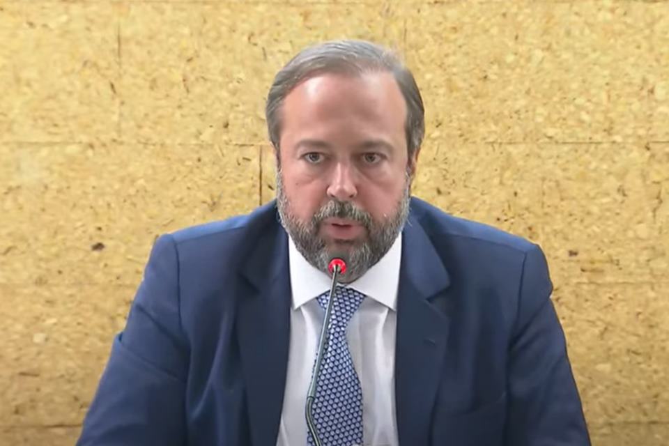 Com a indicação de Gentil Nogueira para uma vaga na Aneel (Agência Nacional de Energia Elétrica), o ministro Alexandre Silveira avalia quatro nomes para assumir