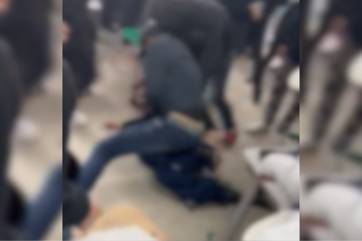 Um adolescente foi agredido por alunos da Escola Estadual Professor Donizete Leite, em Mogi Guaçu, interior de São Paulo, durante uma briga que ocorreu nessa te