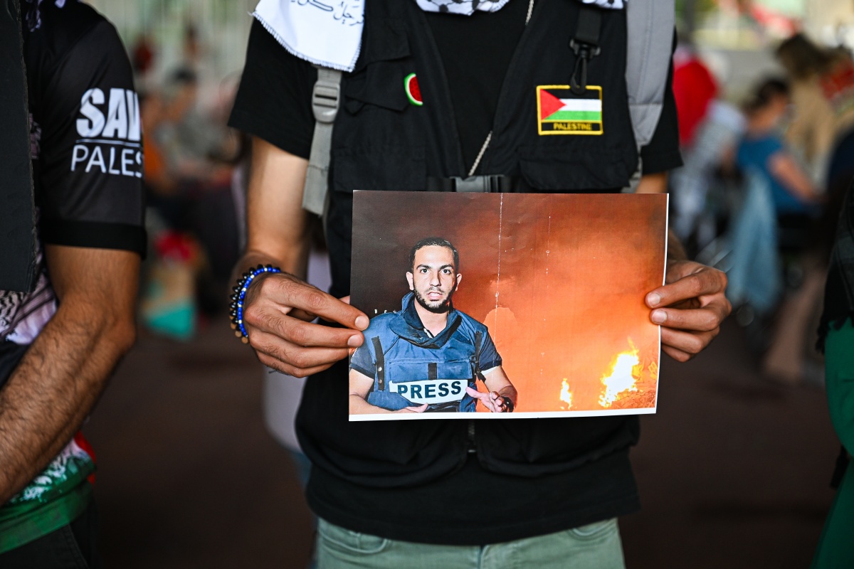 Página inicialMundoMundoRisco mortal no jornalismo em Gaza: o caso Anas al-SharifRepórter da emissora Al Jazeera foi assassinado por ataque israelense junto com