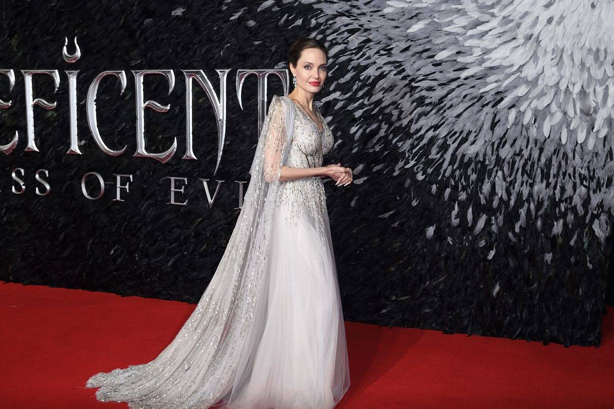 Angelina Jolie poderá colocar à venda uma mansão em Los Angeles avaliada em torno de R$ 133 milhões, segundo afirma a imprensa estrangeira.
Leia também