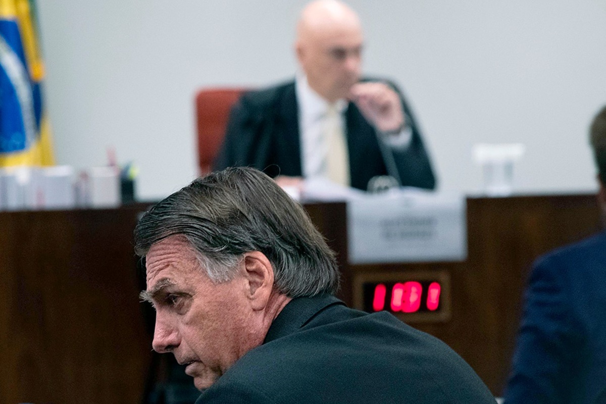 De acordo com pesquisa do Datafolha divulgada nesta quinta-feira (14/8), 51% dos brasileiros concordam com a prisão domiciliar imposta pelo ministro Alexandre d