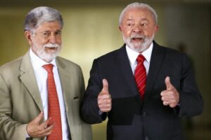 Mundo  
    Israel anuncia rebaixamento das relações com o Brasil
      Decisão ocorre depois de falta de resposta do Itamaraty à indicação de embaixador
