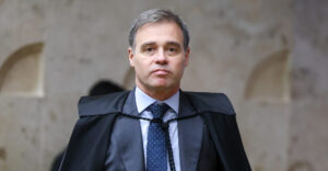 Política  
    Fraude no INSS: André Mendonça assume relatoria do caso no STF
      O processo saiu das mãos do ministro Dias Toffoli depois de um pedido do pro