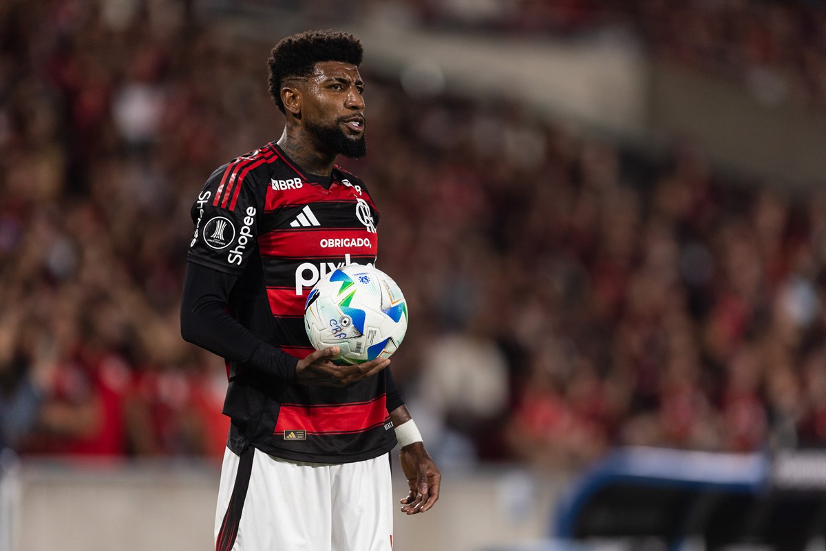 Emerson Royal foi vaiado pela torcida do Flamengo, durante a vitória por 1 x 0 sobre o Internacional, pela Libertadores da América. O lateral-direito foi substi