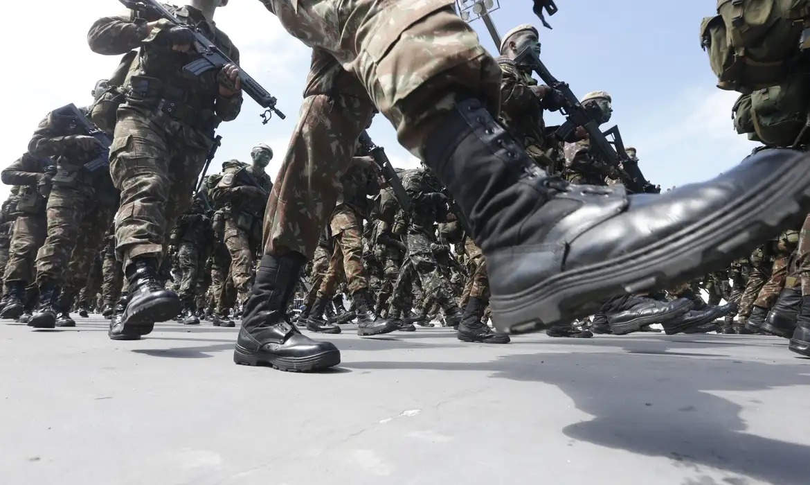 Exército perde mais de 750 oficiais