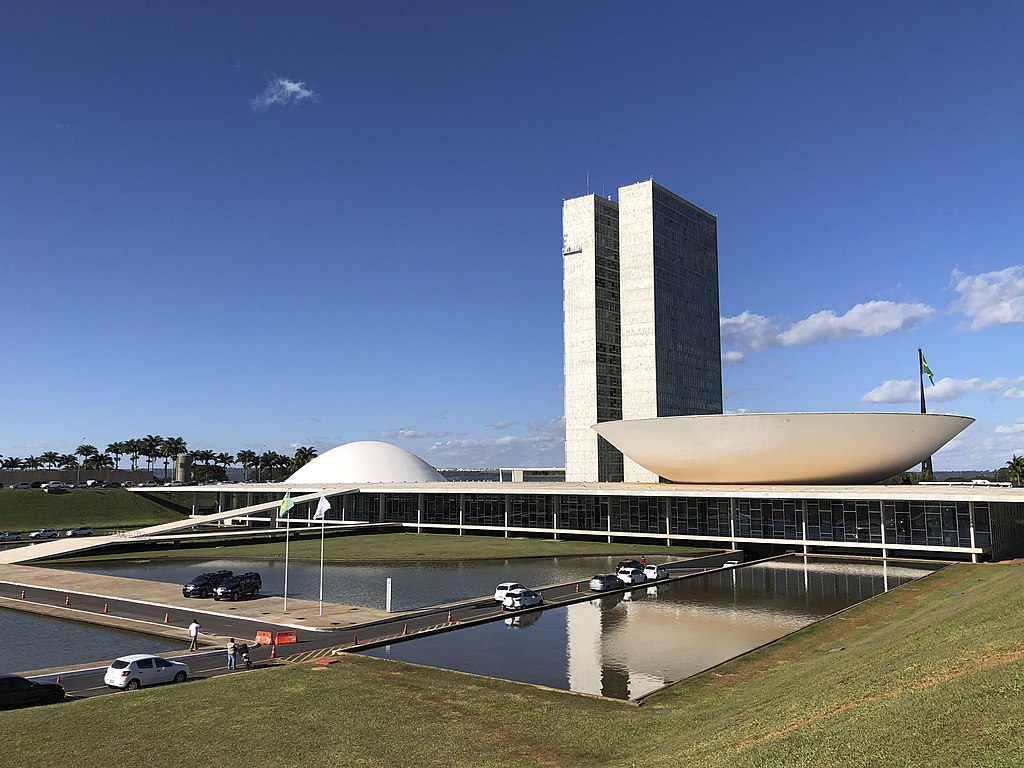 Itens médicos, junto a profissional da saúde | Foto: Reprodução/Freepik
Quase a totalidade dos bras