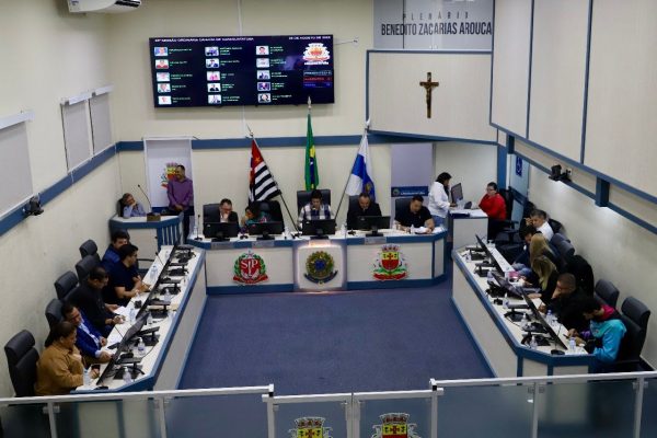 Na sessão, o vereador Marcelo Pereira assumiu como novo líder do prefeito na Câmara
A Câmara Municipal de Caraguatatuba aprovou nesta terça-feira (26/08), duran