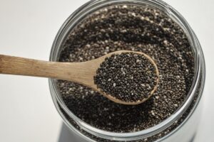 A chia é consumida há milhares de anos em países como México e Guatemala, mas só ganhou espaço no Brasil a partir de 2014. Reconhecida inicialmente como uma ali