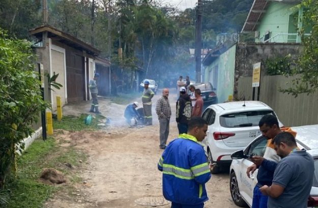 Ação integrada identifica lançamento irregular de esgoto em drenagem no bairro Barra do Sahy