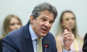 Governo Lula: gastos fora da meta podem chegar a R$ 388 bi até 2026
