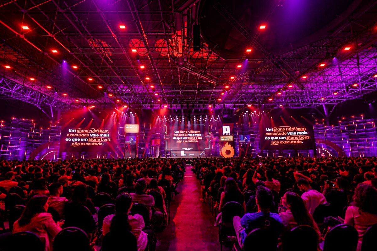 Em uma década, o Hotmart Fire deixou de ser apenas um evento sobre marketing digital para se tornar o epicentro da nova economia criativa no Brasil. O que começ