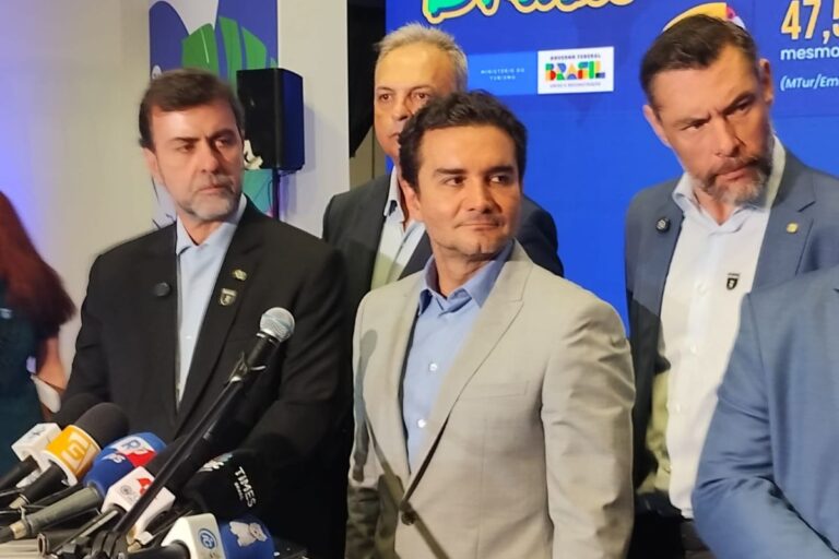 Ministro do União nega desembarque e faz elogios ao governo Lula