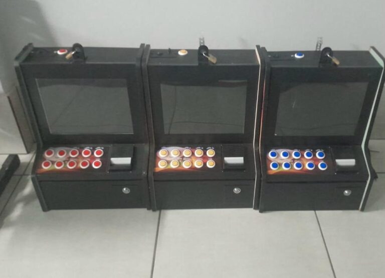 Três máquinas de caça-níquel são apreendidas em bar na Lagoinha