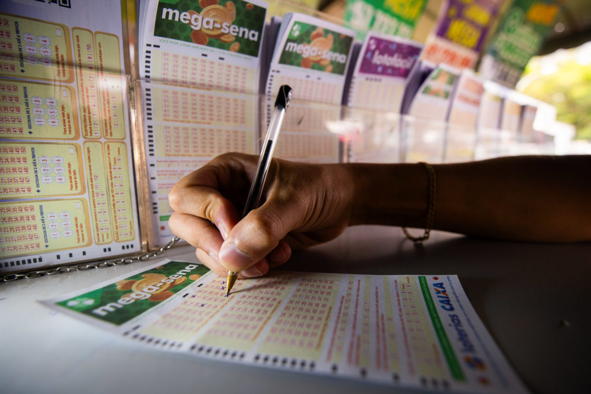 A Caixa Econômica Federal sorteou, na noite desta segunda-feira (25/8), os concursos de número 3.478 da Lotofácil; 2.814 da Lotomania; 6.809 da Quina; 2.851 da