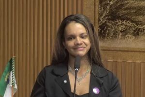 A estudante Juliana Garcia, de 35 anos, afirmou que está “se reerguendo” após ter sido agredida com 61 socos pelo ex-namorado Igor Eduardo Pereira Cabral, preso