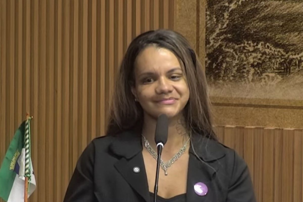A estudante Juliana Garcia, de 35 anos, afirmou que está “se reerguendo” após ter sido agredida com 61 socos pelo ex-namorado Igor Eduardo Pereira Cabral, preso