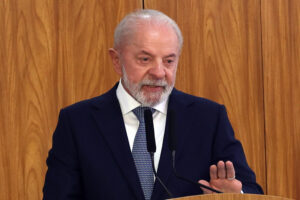 “A gente não conseguiu falar com ninguém”, diz Lula sobre negociação com EUA