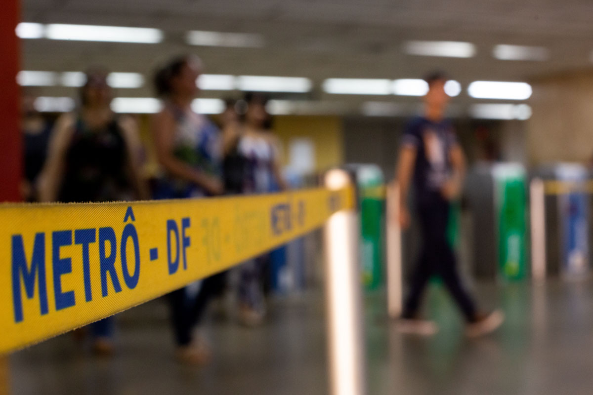 Passageiros da Companhia do Metropolitano do Distrito Federal (Metrô-DF) enfrentaram transtornos nos últimos 30 minutos de funcionamento na noite dessa segunda-