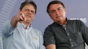 Tarcísio diz que seu primeiro ato como presidente seria dar indulto a Bolsonaro