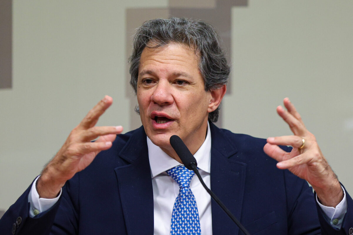O ministro da Fazenda, Fernando Haddad, disse nesta quarta-feira (13/8), que o Brasil está sendo sancionado “por ser mais democrático que o seu agressor&#