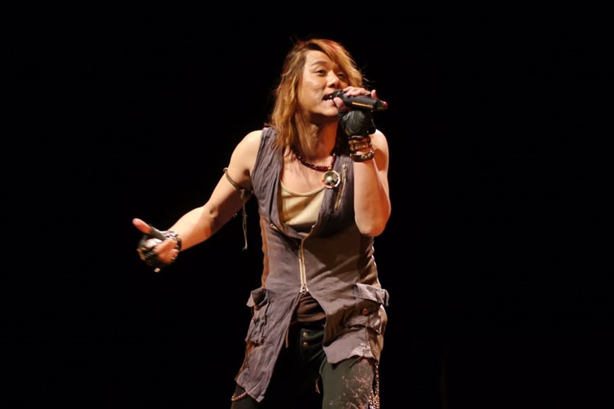A família do cantor japonês Nobuo Yamada, conhecido como NoB, revelou nesta quarta-feira (13/8) a morte do artista. NoB morreu no último sábado (9/8), aos 61 an