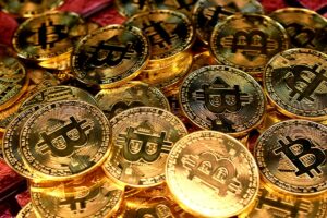 Bitcoin bate novo recorde e supera US$ 124 mil pela 1ª vez na história