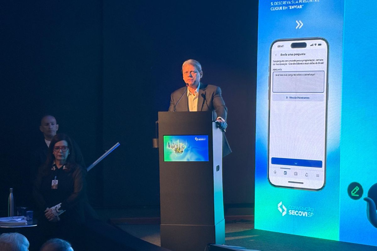 Tarcísio diz que não vai esperar Lula para resolver Favela do Moinho