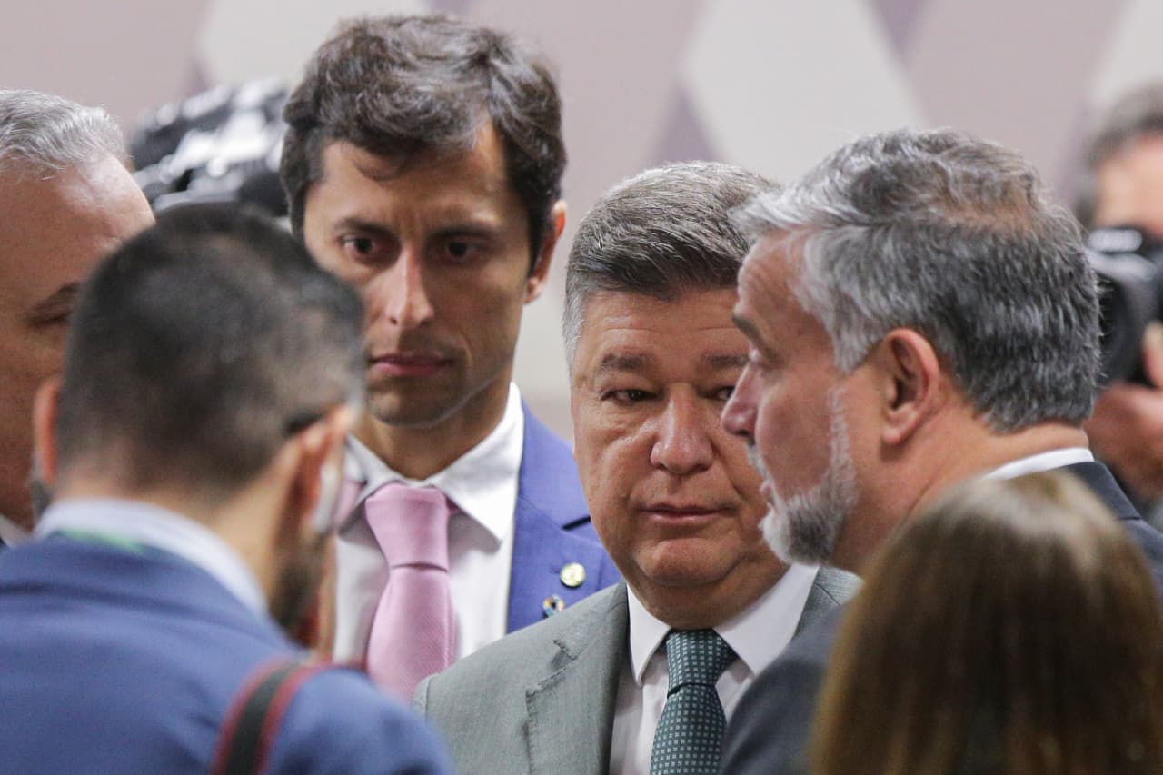 A Comissão Parlamentar Mista de Inquérito (CPMI) que investiga as fraudes do Instituto Nacional do Seguro Social (INSS) começou há pouco mais de uma hora, mas j