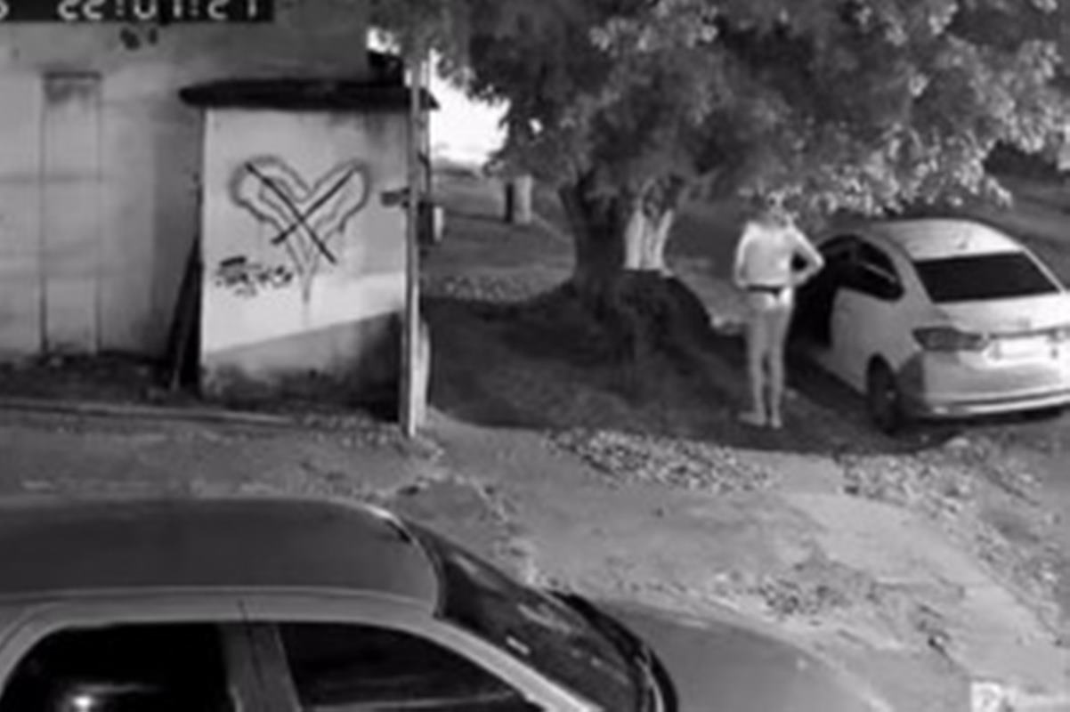 Mais imagens envolvendo o bispo e pastor Eduardo Costa, flagrado usando calcinha e peruca loira em Goiânia (GO), vieram à tona nessa terça-feira (12/8). O novo