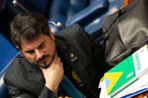 Marcos do Val pede licença do mandato no Senado