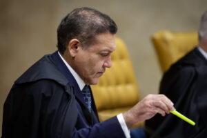 Ao divergir, Nunes vota por absolvição de Zambelli em caso de arma