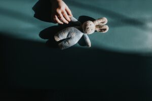 Um psicólogo especializado no atendimento a crianças e adolescentes do sexo masculino em Valinhos, no interior de São Paulo, foi condenado a 55 anos e cinco mes