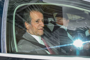 O presidente do Partido Liberal (PL), Valdemar Costa Neto, afirmou nessa segunda-feira (25/8) que o ex-presidente Jair Bolsonaro (PL) deve decidir quem apoiará