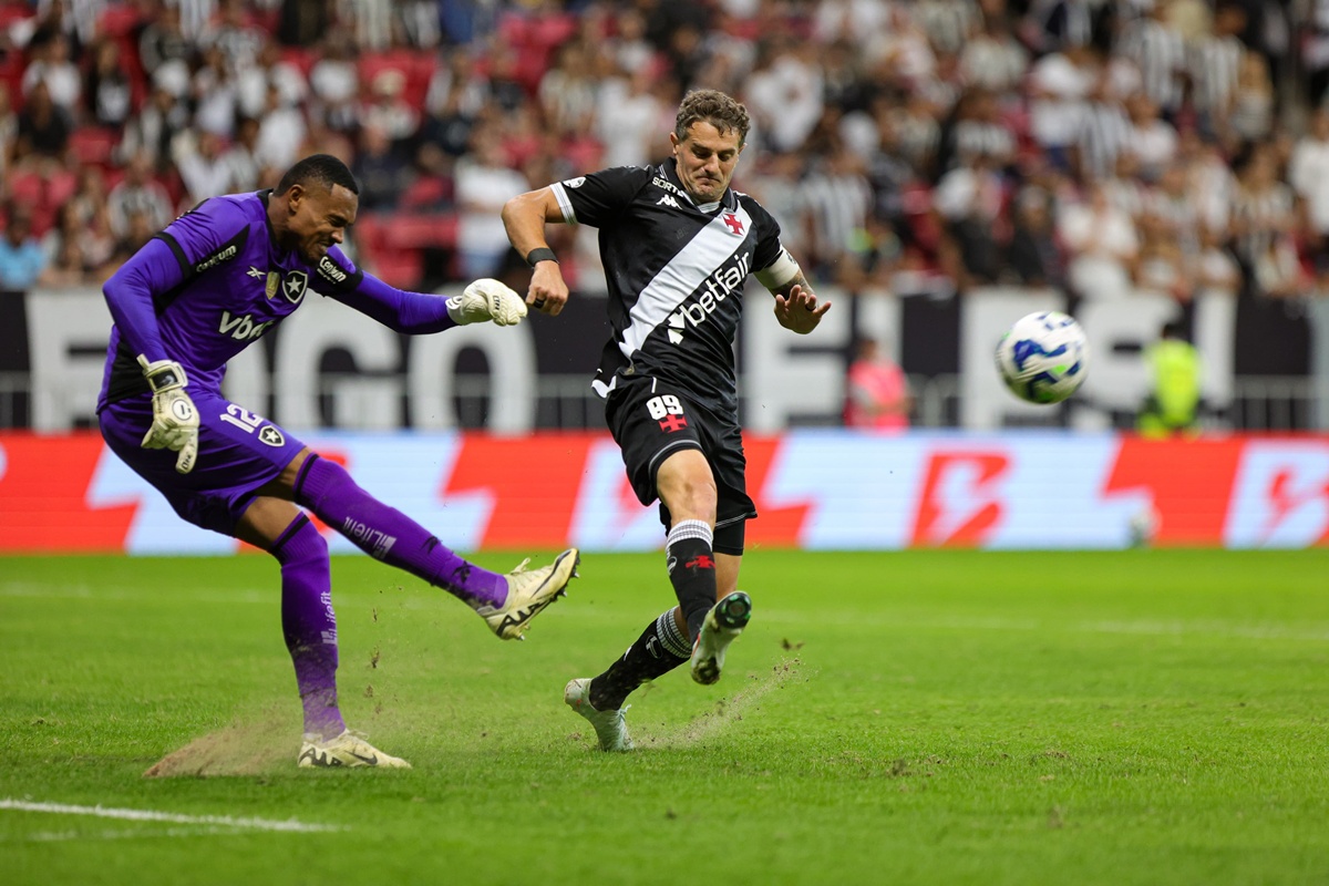 Vasco e Botafogo se enfrentam, nesta quarta-feira (27/8), às 21h30. O jogo, válido pela ida das quartas de final da Copa do Brasil, será disputado em São Január