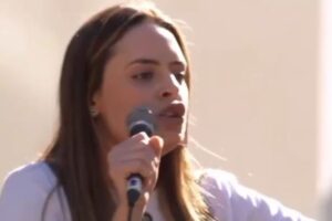 Zoe Martínez ironiza “showzinho” de petista que abandonou comissão